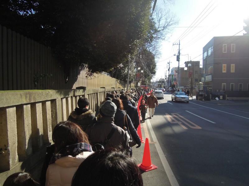 調神社 2014年 初詣 境内の外まで行列