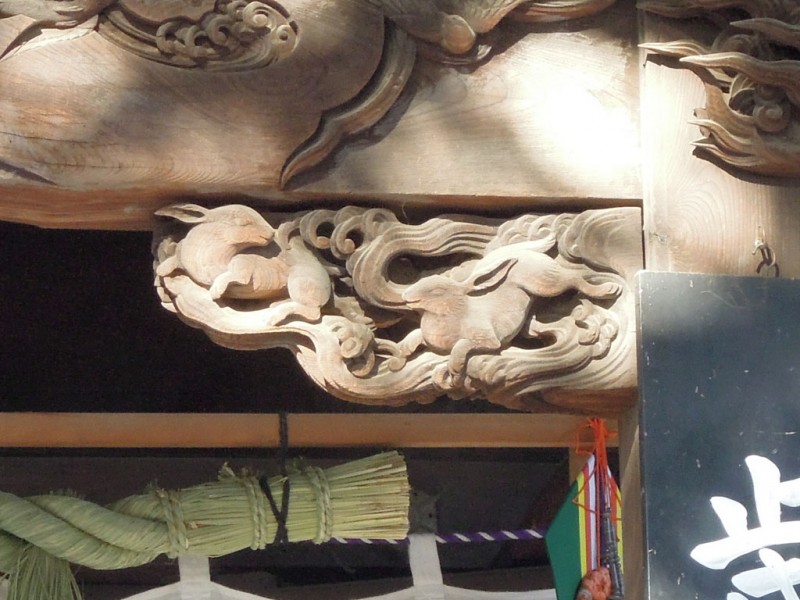 調神社 2014年 初詣 拝殿の兎彫刻（右）