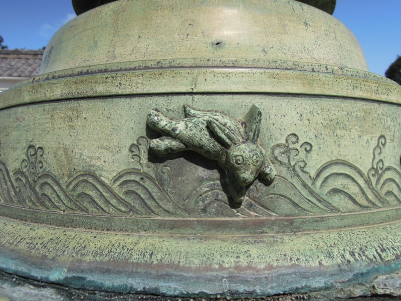 菟頭神社 鉄燈籠 波兎