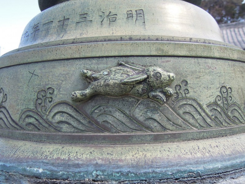 菟頭神社 鉄燈籠 波兎