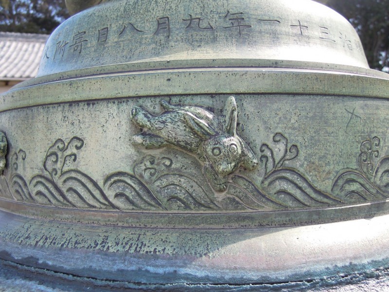 菟頭神社 鉄燈籠 波兎