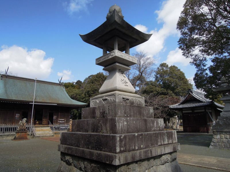 菟足神社 石灯籠 兎