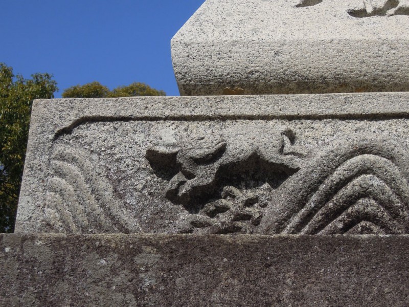 菟足神社 石灯籠 基部の兎