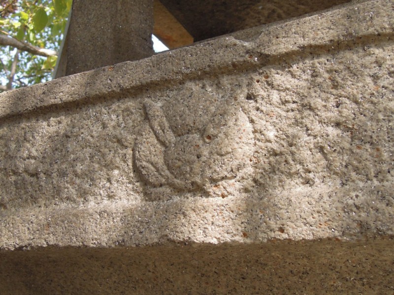 菟足神社 石灯籠 火袋の下の兎