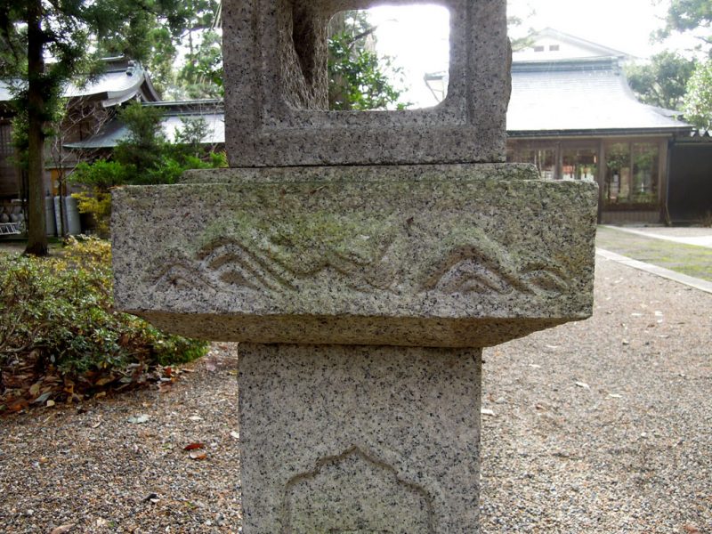 高瀬神社 境内灯籠 兎