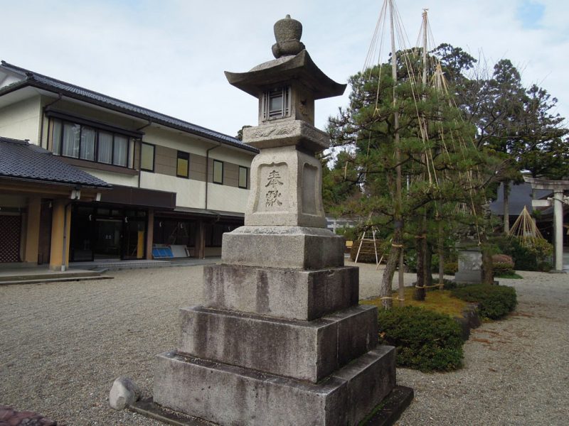 高瀬神社 境内灯籠 兎