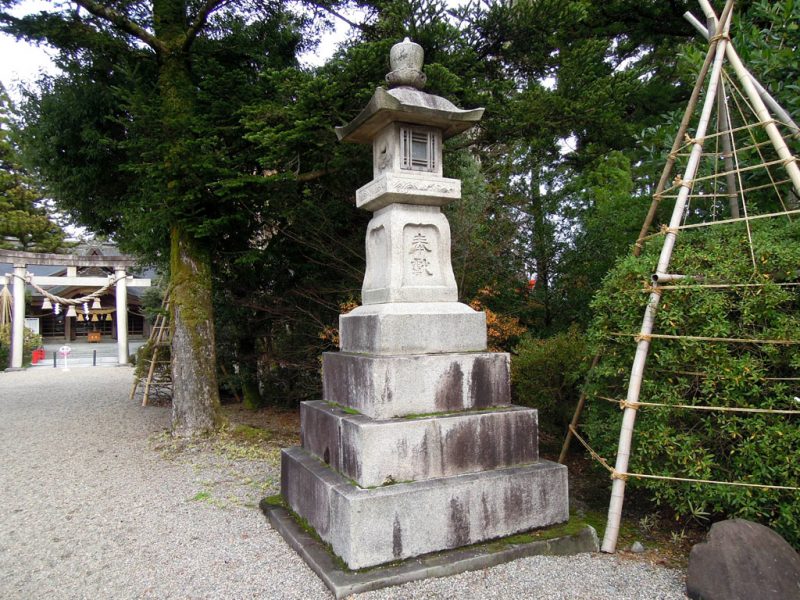 高瀬神社 境内灯籠 兎