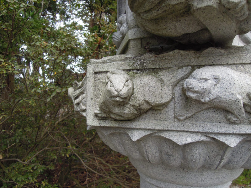 高瀬神社 石灯籠 干支の兎