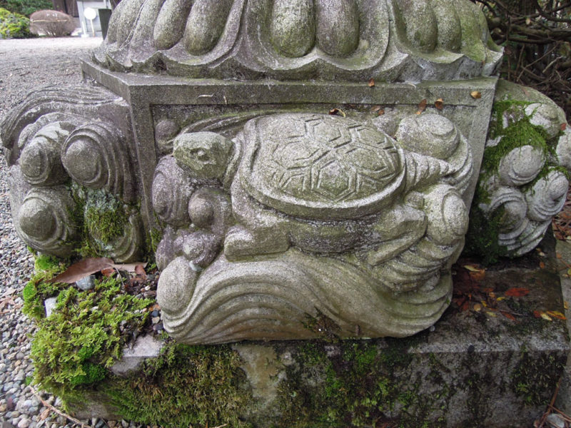 高瀬神社 石灯籠 亀