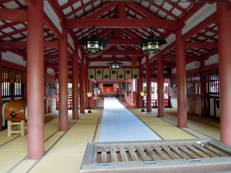 津島神社 拝殿から渡殿