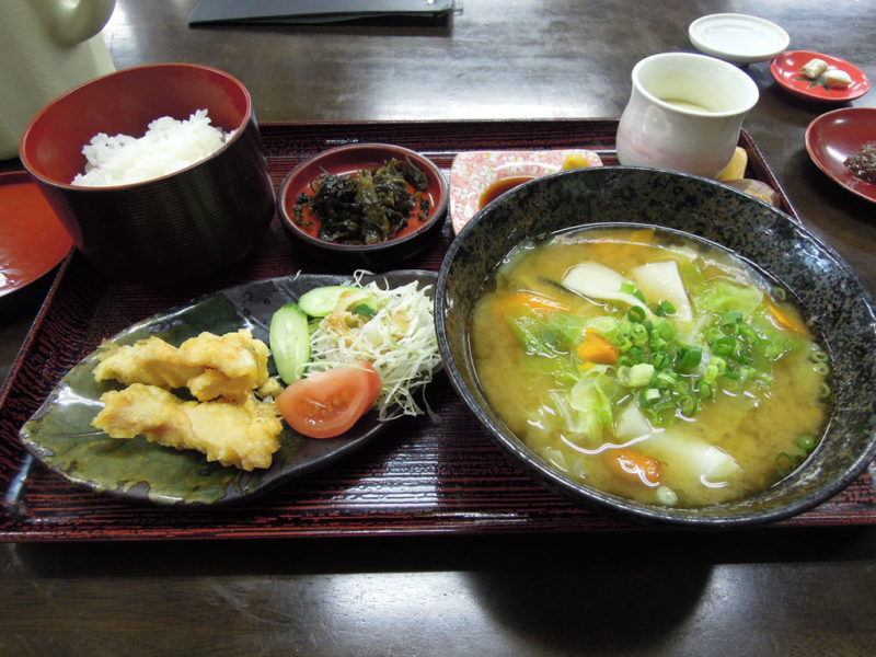 宇佐神宮 参道 こおした旅館 だんご汁