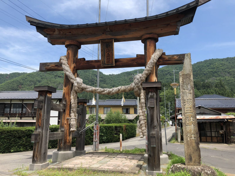 新海三社神社 一の鳥居