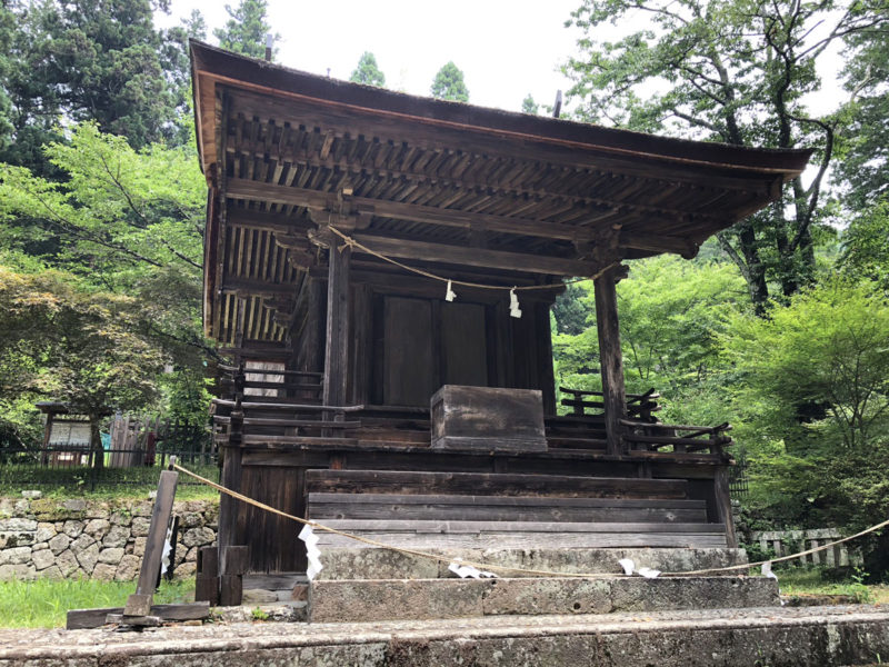 新海三社神社 東本社