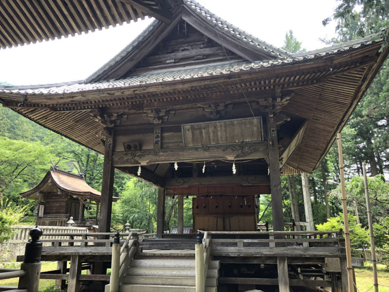 新海三社神社 神楽殿