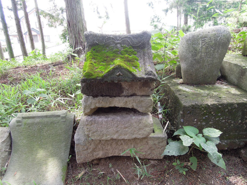 五霊神社(貝沢町) 石祠