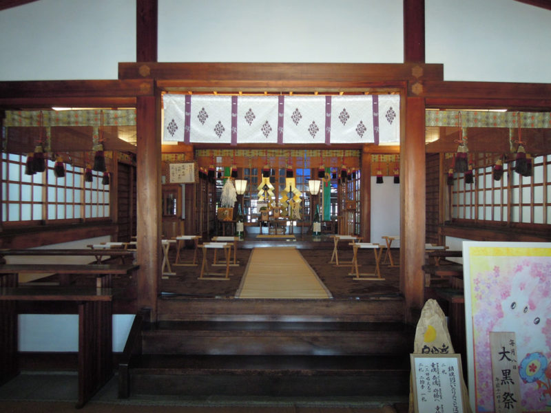 大須三輪神社 拝殿内