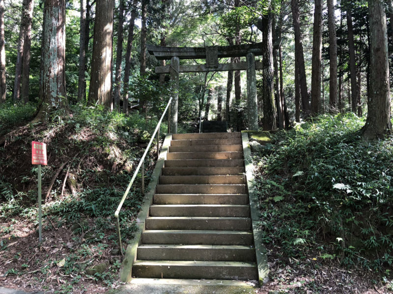 兎谷金山彦神社 入り口