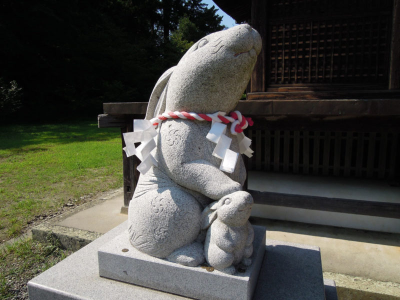 淡海國玉神社 狛兎 左