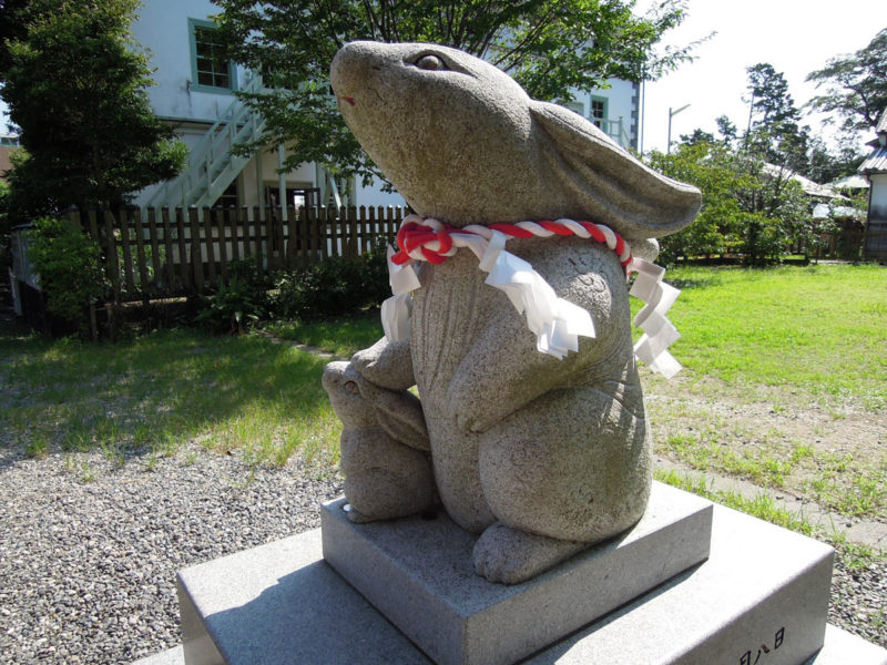 淡海國玉神社 狛兎 左