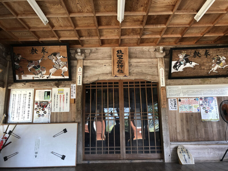 玉名山部田熊野座神社 拝殿中