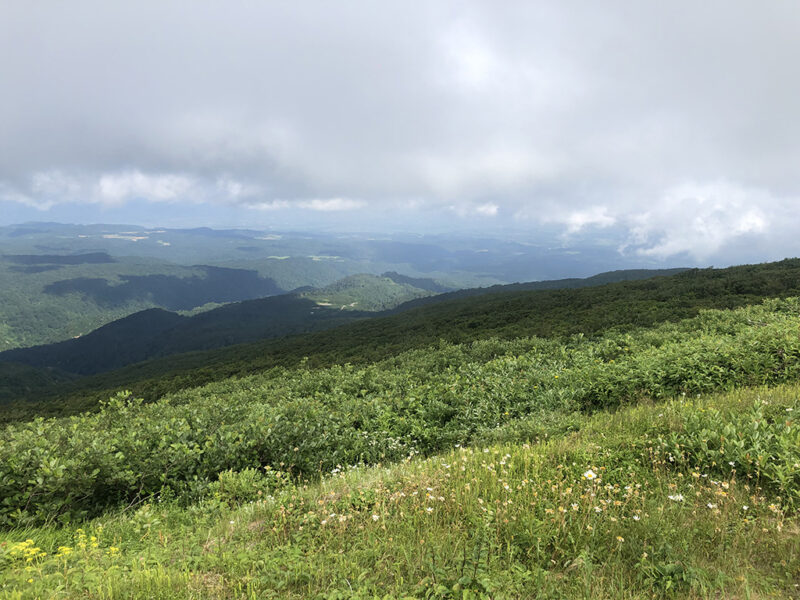 月山八合目から日本海方面を望む