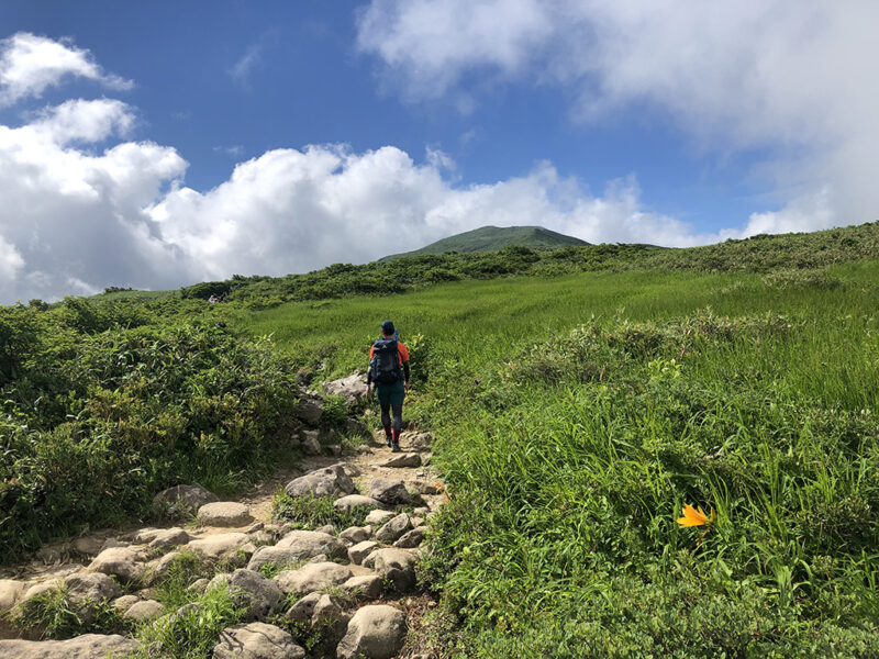 月山 中之宮から一の岳へ