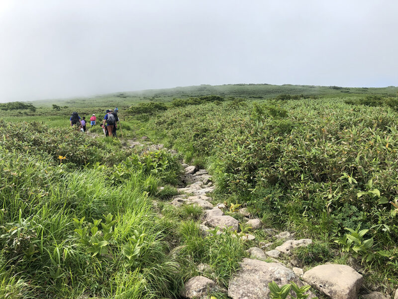 月山 中之宮から一の岳へ