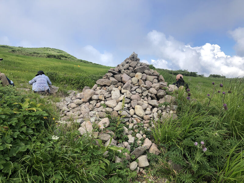 月山 中之宮から一の岳へ