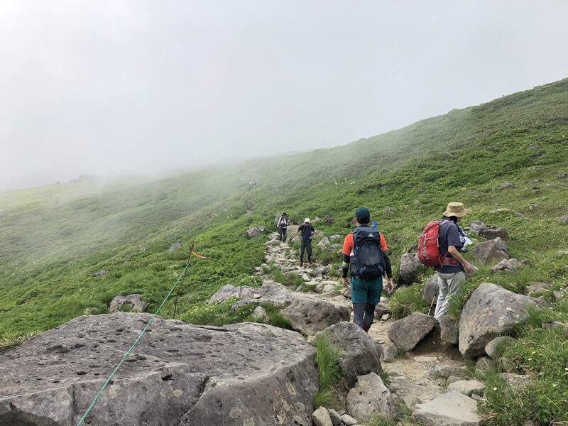 月山 モックラ坂へ