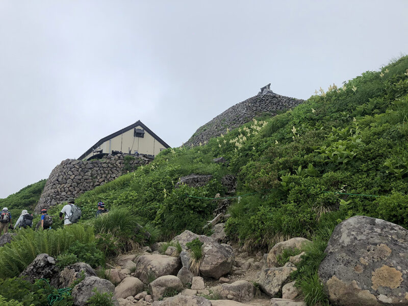 月山山頂 月山神社本宮