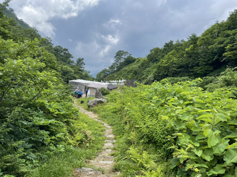 湯殿山神社 月山から降りてきたところ