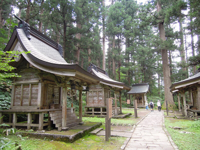 羽黒山 継子坂下の摂社