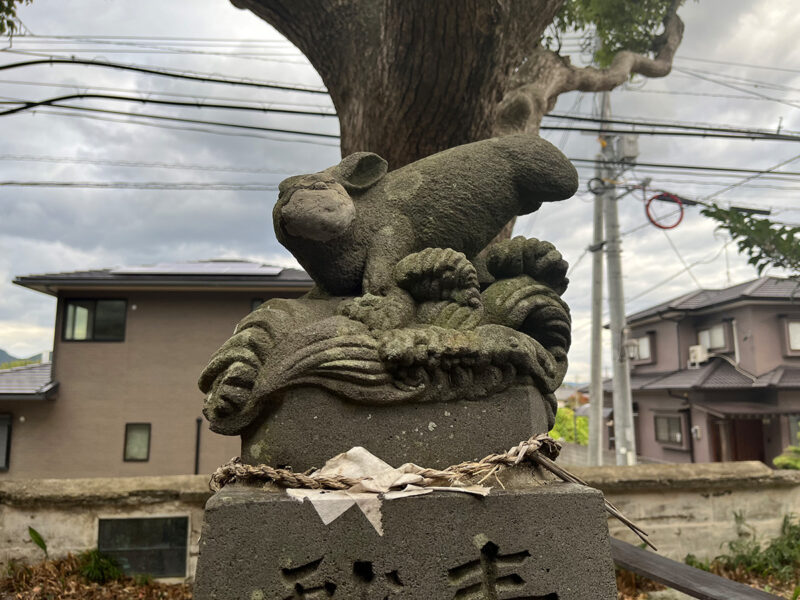 波折神社 兎像