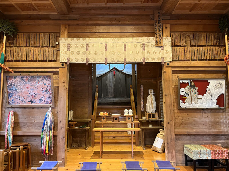 荒立神社 拝殿内