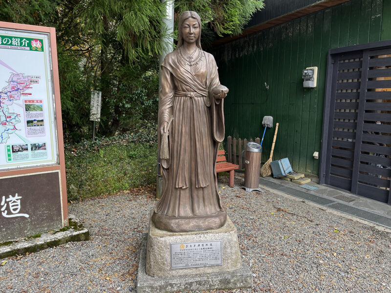 天岩戸神社 天照大神像