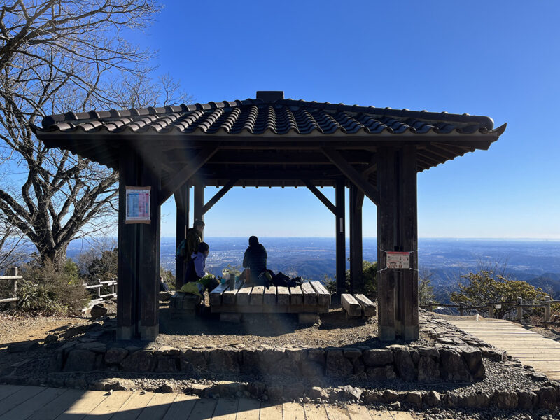 日の出山 休憩所